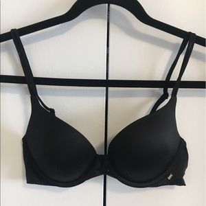 VICTORIA’S SECRET “Very Sexy” push-up bra